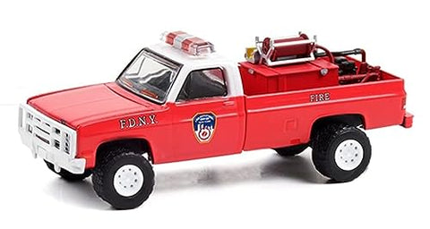 Greenlight 1:64 1986 Chevro&let M1008 4x4 - FDNY (The Official Fire Department City of New York) with Fire Equipment, Hose and Tank 30240 [Shipping from Canada]