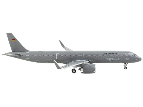 GeminiJets Lufthansa German Air Force Airbus A321neo Die-Cast Model Airplane – 1:400 Scale Collectible Aircraft with Display Stand & Landing Gear, Premium Replica for Adult Collectors 14+