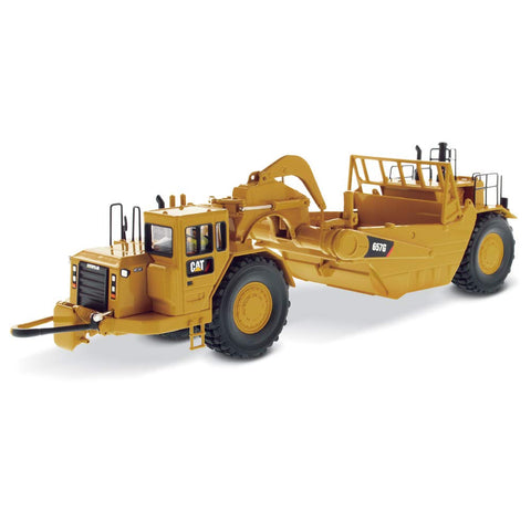 CAT Caterpillar 657 G Wheel Tractor Scraper with Operator Core Classics Series 1/50 Diecast Model by Diecast Masters