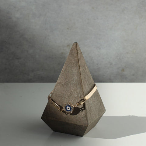 Cheungs Palison Wooden Pyramid Design Ring Holder - Medium