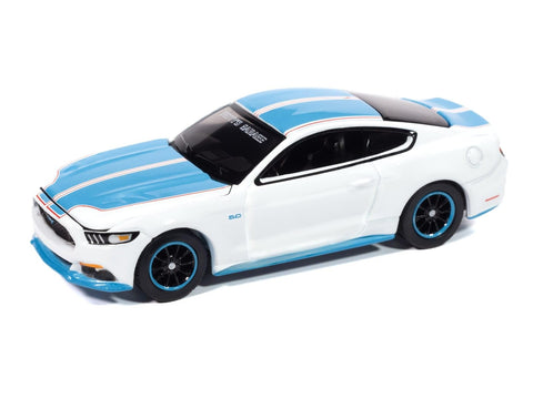 Auto World 64452 Modern Muscle 1:64 2016 Car Mustang GT King Series B Oxford