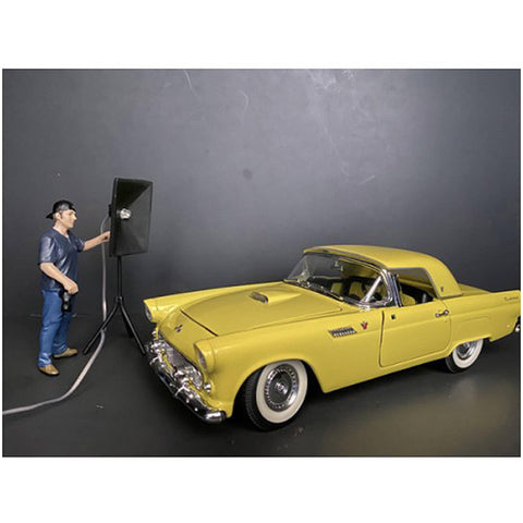 American Diorama Weekend Car Show Figurine V for 1/24 Scale Models