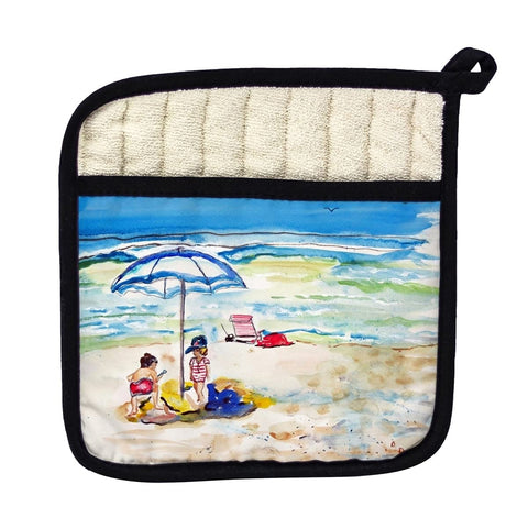 Betsy Drake PT391 Playing on The Beach Pot Holder
