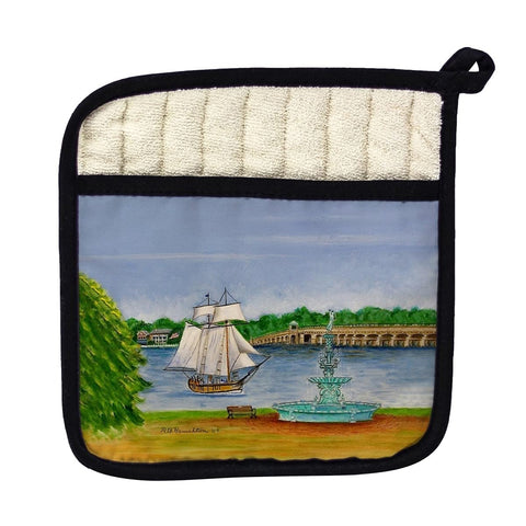 Betsy Drake PT159 Chestertown MD College Pot Holder