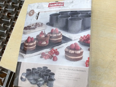 Frieling USA Zenker Ring Mold Pan for Mini Desserts, Nonstick