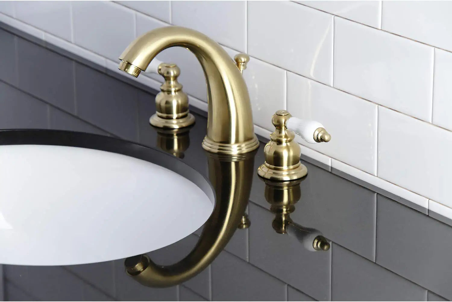 Kingston Brass KB987PLSB Victorian 2-Handle 8 in. Widespread Bathroom Faucet, Brushed Brass