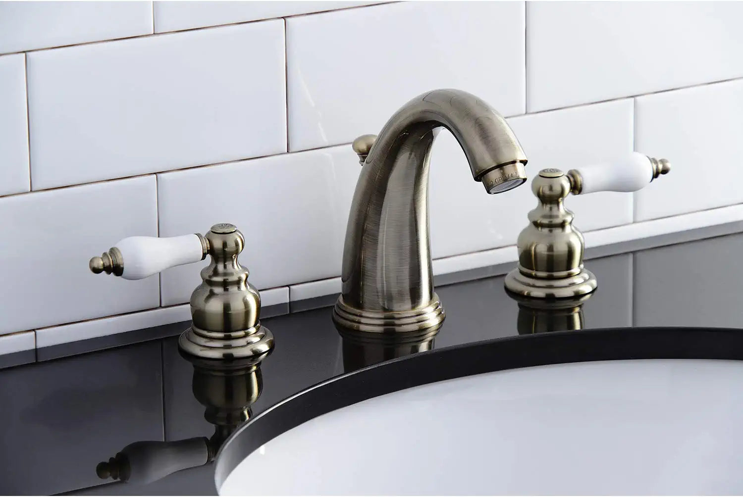 Kingston Brass KB983PLAB Victorian 2-Handle 8 in. Widespread Bathroom Faucet, Antique Brass