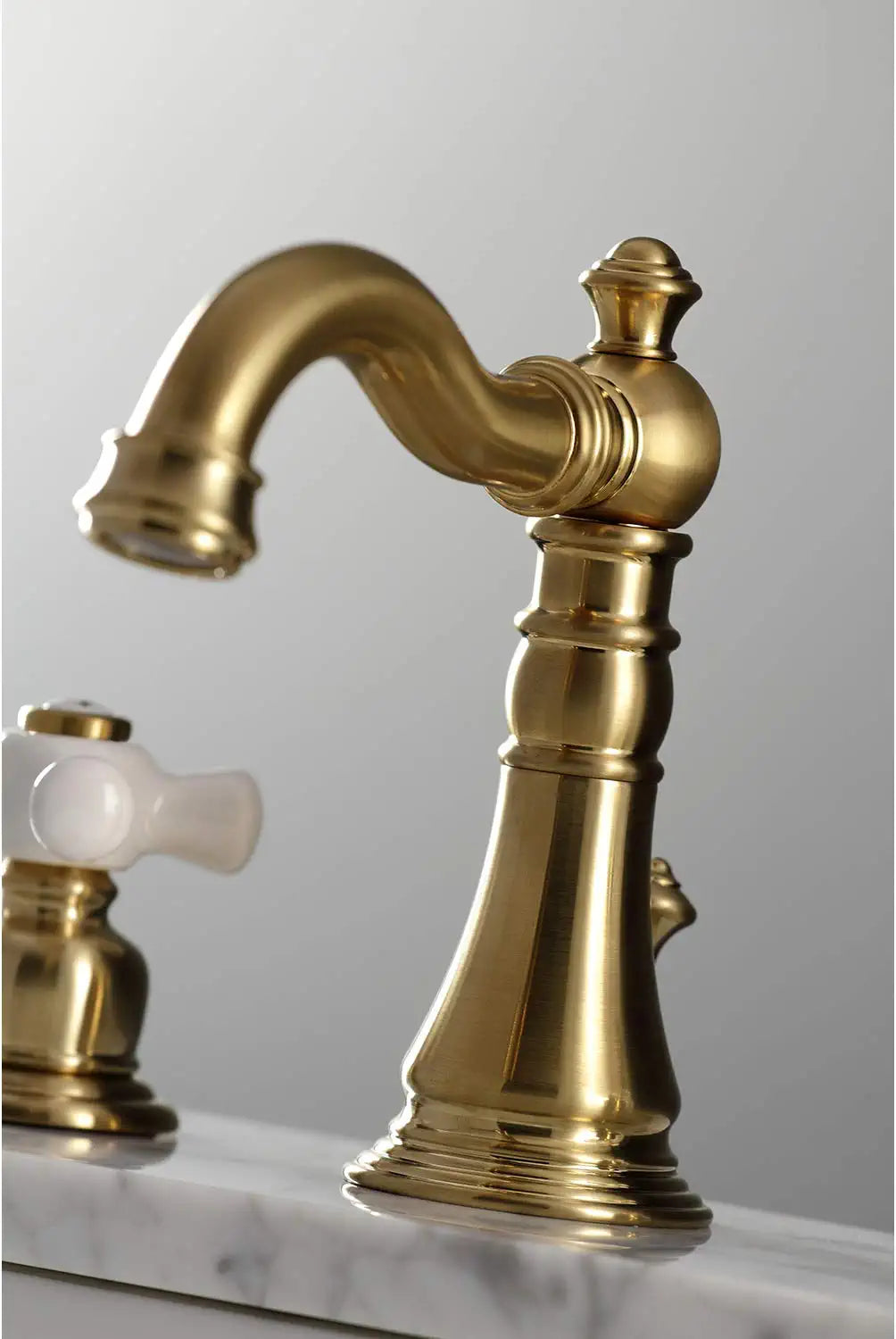 Fauceture FSC1973PX American Classic 8 in. Widespread Bathroom Faucet, Brushed Brass