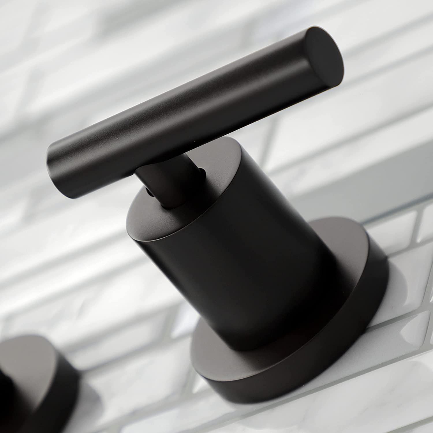 Kingston Brass KS8125CML Manhattan Bathroom Faucet, Oil Rubbed Bronze