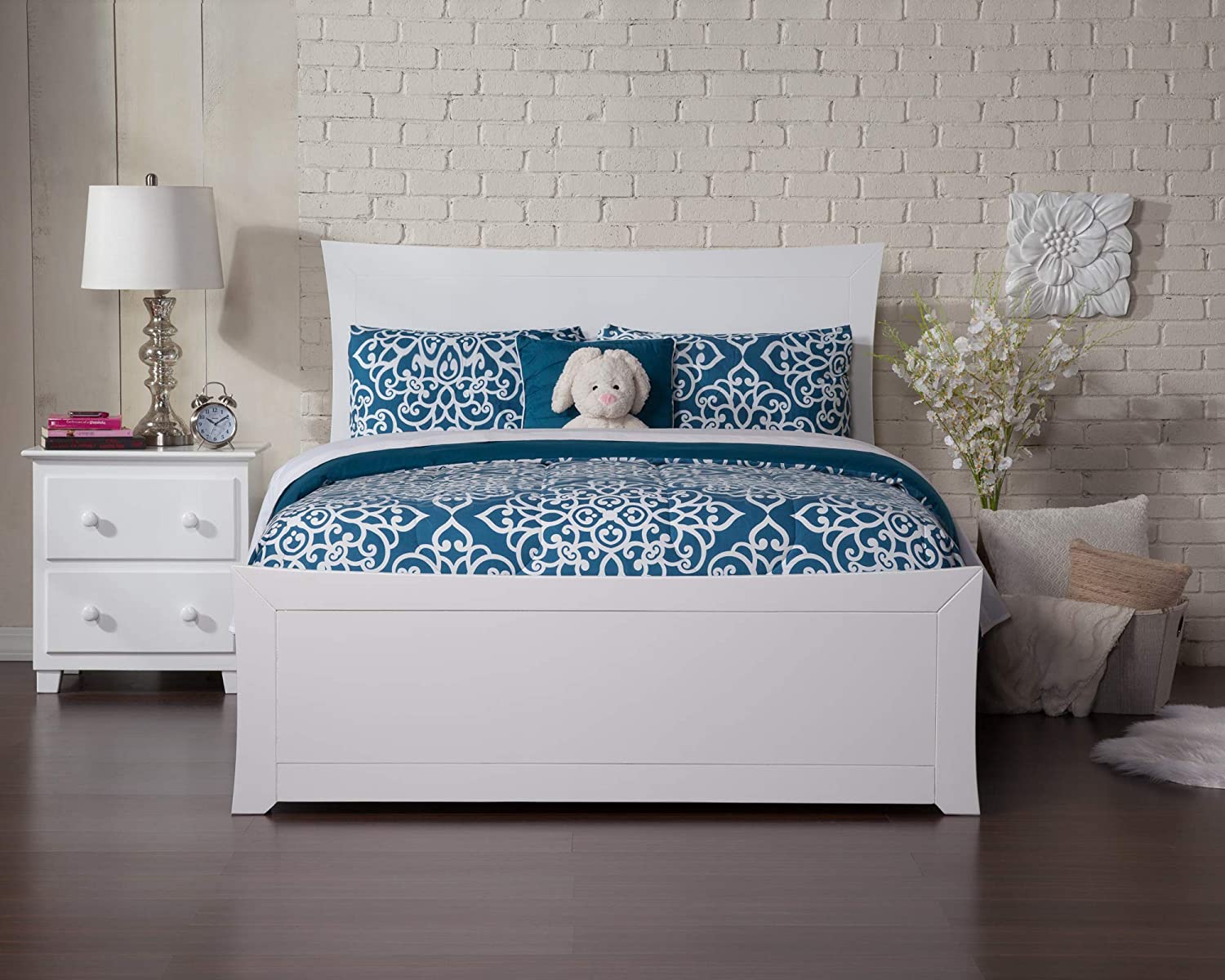 Metro Full Traditional Bed with Matching Footboard and Turbo Charger in White