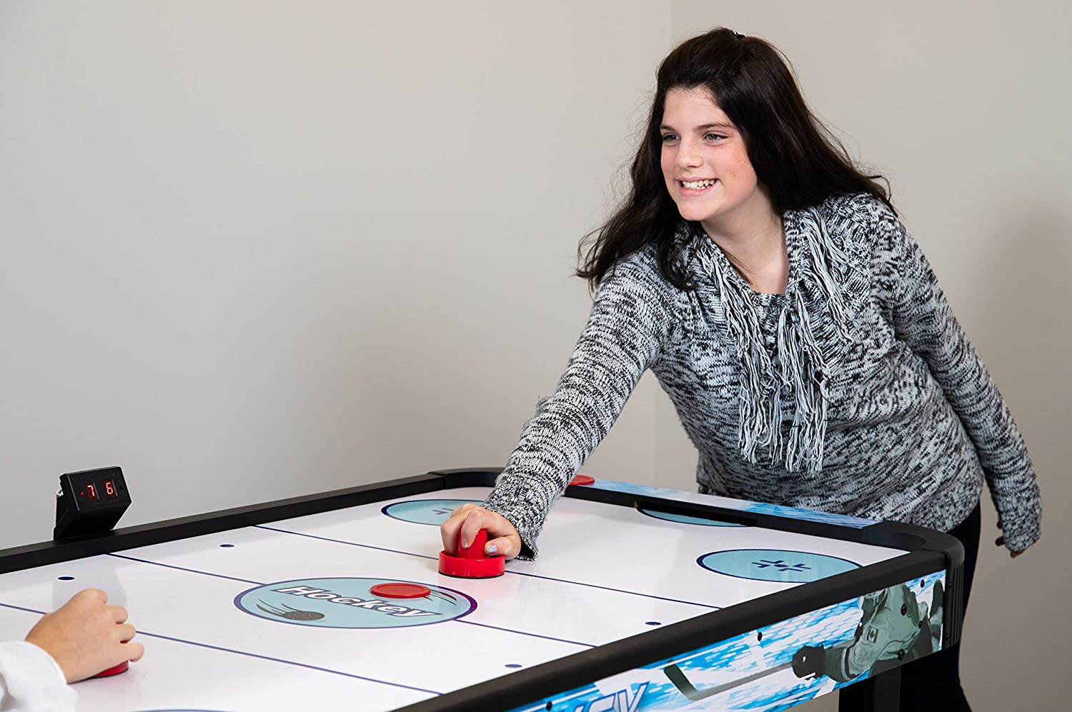 Hathaway Face-Off 5-Foot Air Hockey Game Table for Family Game Rooms with Electronic Scoring, Free Pucks &amp; Strikers
