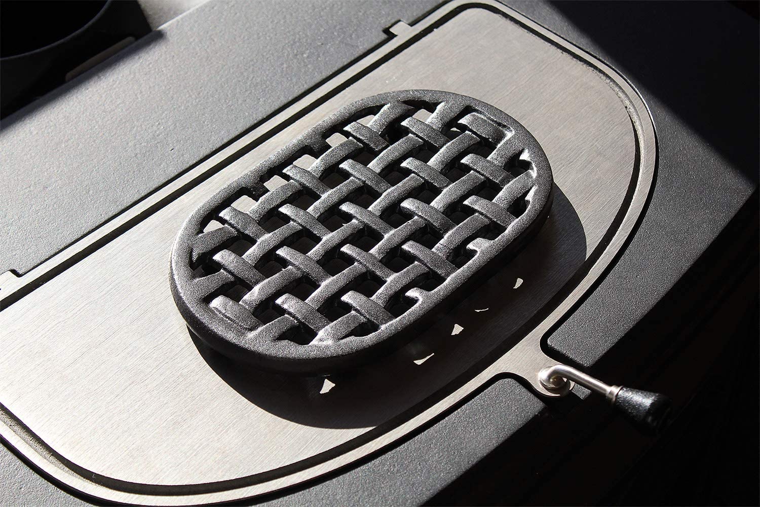 Minuteman International Cast Iron Oval Lattice Trivet